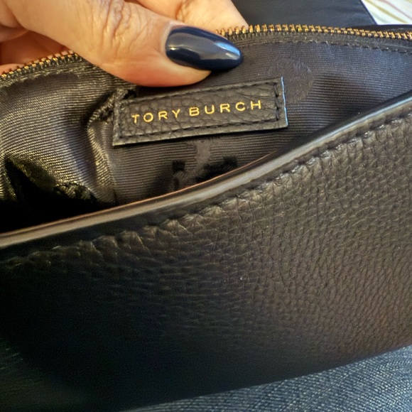 Tory Burch Black Embossed Shoulder Bag - Picture 4 of 11